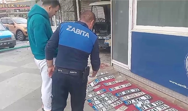 Sağanak sonrası düşen plakasını bulamayan sürücüler oraya koştu
