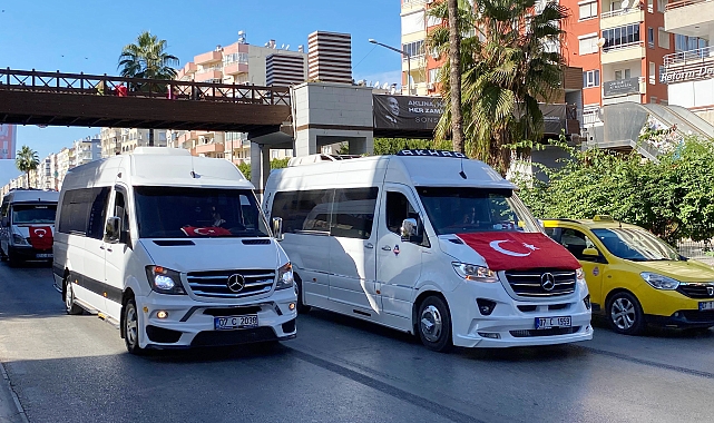 Servisçilerden trafiği durduran teşekkür konvoyu