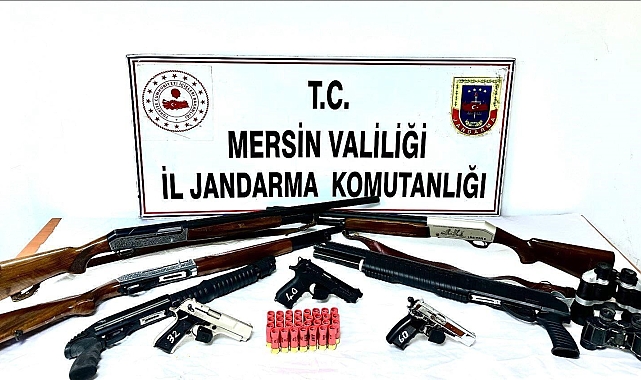 Silah kaçakçıları jandarma engeline takıldı