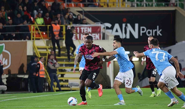 Trendyol Süper Lig: Alanyaspor: 1 - Trabzonspor: 1 (İlk yarı)