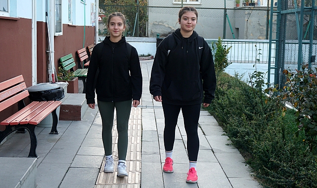 Türkiye şampiyonu abla- kardeş aynı minderde turnuvalara hazırlanıyor