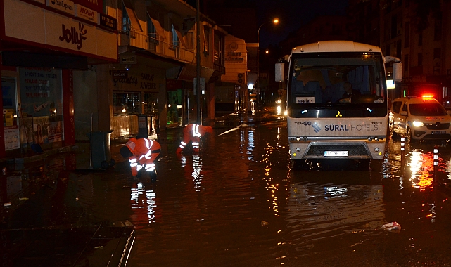 Antalya'da sağanak yaşamı olumsuz etkiledi
