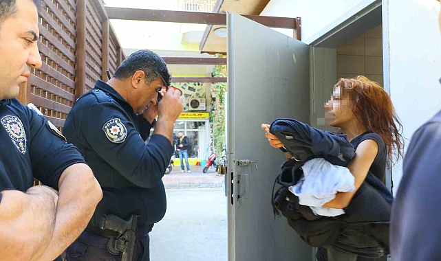 Tuvalette çığlıklarıyla polisi alarma geçirdi