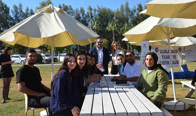 Üniversiteliler profesyonel yöneticilerle geleceğe hazırlanıyor