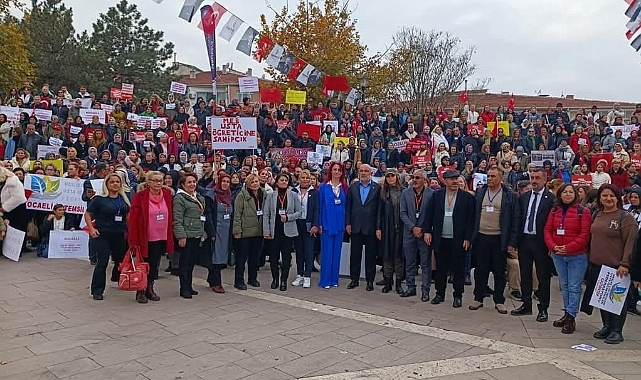 Usta Öğreticiler Seslerini Duyurmak İstiyor