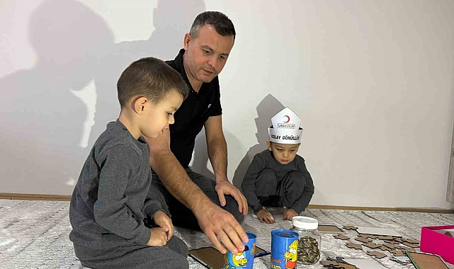Yardım için biriktirdiği metal parayı yuttu