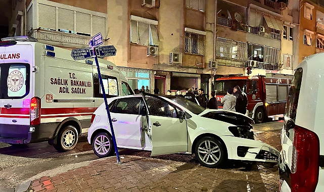 2 otomobil kafa kafaya çarpıştı