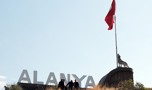 Alanya'da bozkurt heykelinin kaldırılmasına tepki