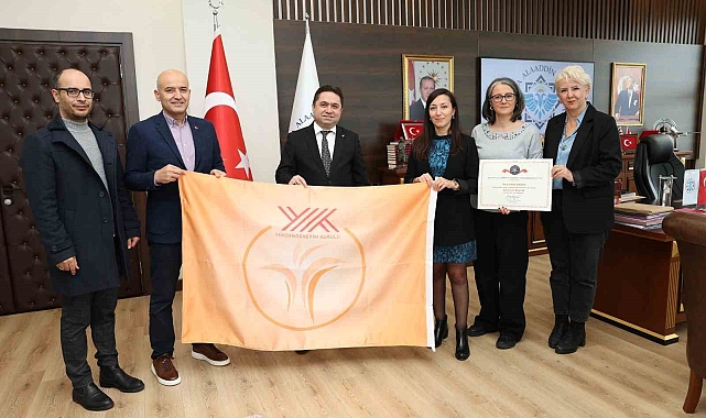 ALKÜ'de turuncu bayrak gururu