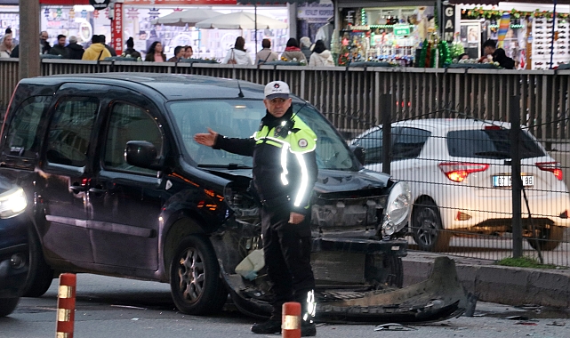 Alt geçitten çıkan 2 otomobil çarpıştı; 1 yaralı