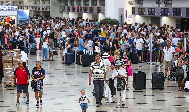 Antalya 16,6 milyonu aştı; tüm zamanların turist rekoru kırıldı