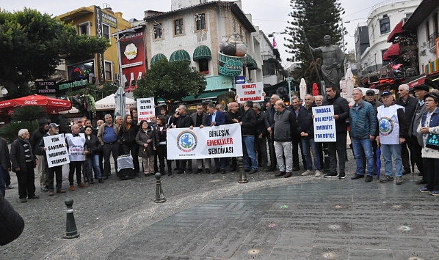 Antalya'da Emeklilerden "Geçinemiyoruz" Eylemi