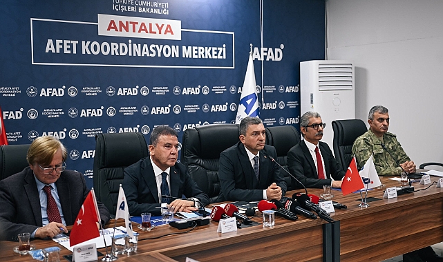 Antalya’da Yağmur, Eğitime Ara Verdi