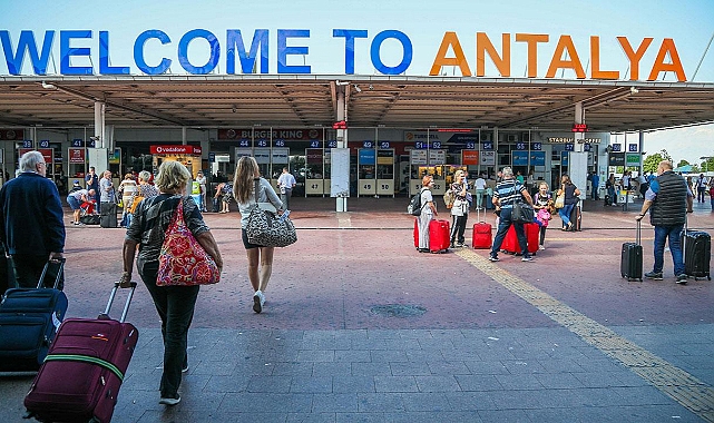 Antalya Havalimanı Kasım Ayında 2 Milyona Yakın Yolcuya Hizmet Verdi