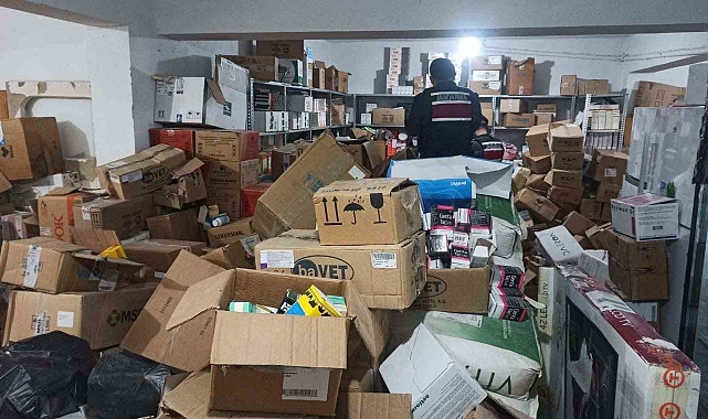 Antalya'da 4 ton kaçak ve tarihi geçmiş ilaç ele geçirildi