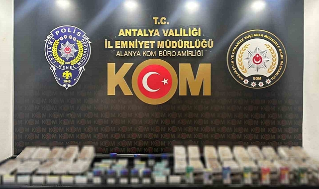 Antalya&#039;da kaçak silah ve tefecilik suçundan 4 kişi tutuklandı