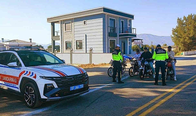 Antalya'da kurallara uymayan motosiklet sürücülerine ceza yağdı