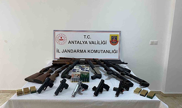 Antalya'da ruhsatsız silah operasyonu