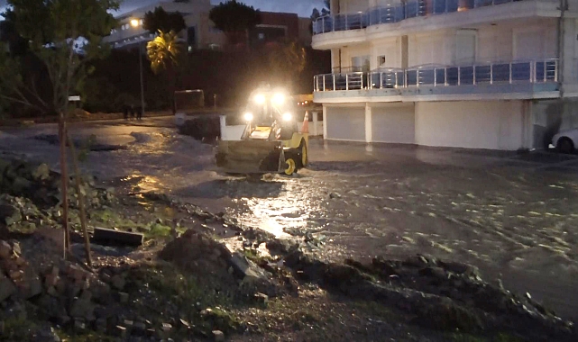Antalya'da şiddetli yağış su baskınlarına neden oldu