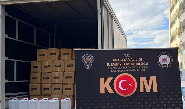 Antalya'da yılbaşı öncesi 108 bin şişe kaçak içki ele geçirildi