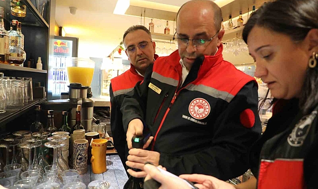 Antalya'da yılbaşı öncesi alkollü içki sunumu yapılan işletmeler denetlendi