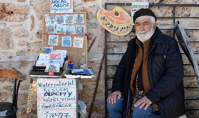 Atölyesini Kaybeden Ressam Ömer Güngör, Kaleiçi Sokaklarında Sanatını Yaşatıyor