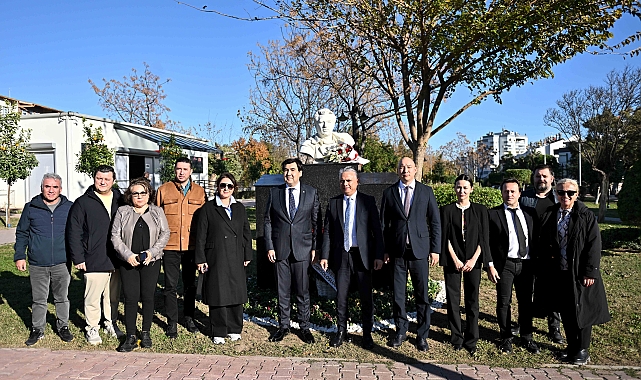 Aytmatov'un eserleri kütüphaneye bağışlandı