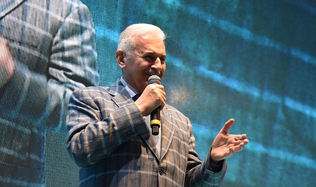 Binali Yıldırım: Yaşadığınız şehre hizmet etmek zorundasınız