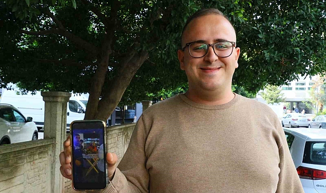 Birinci yılını tamamlayamadığı evliliğinin yıl dönümünde boşanmasını simit dağıtarak kutladı
