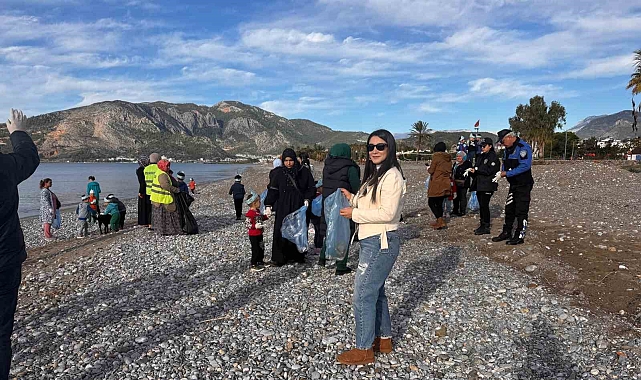 Bozyazı'da öğrenciler sahil temizliği yaptı