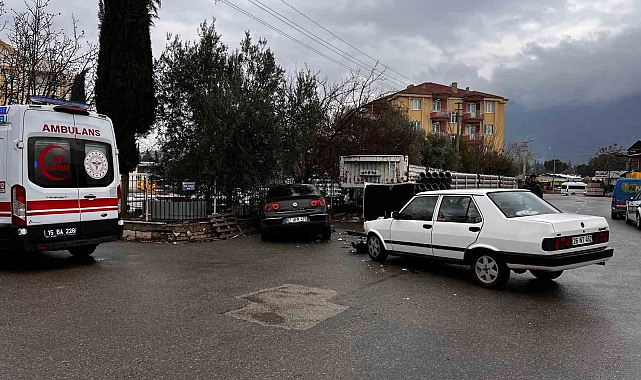 Burdur'da ehliyetsiz genç kaza yaptı: 1 yaralı