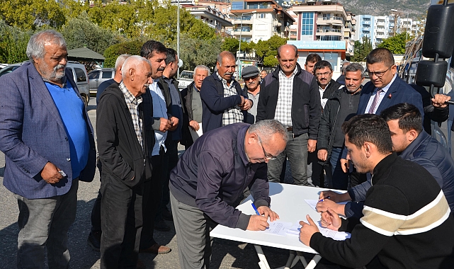 Büyükşehir Belediyesi Alanyalı bal üreticilerine arı kovanı hibe etti