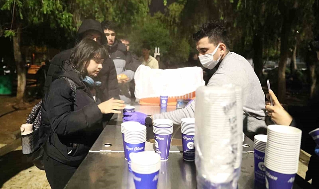 Büyükşehir'den final haftasında öğrencilere sıcak çorba ikramı