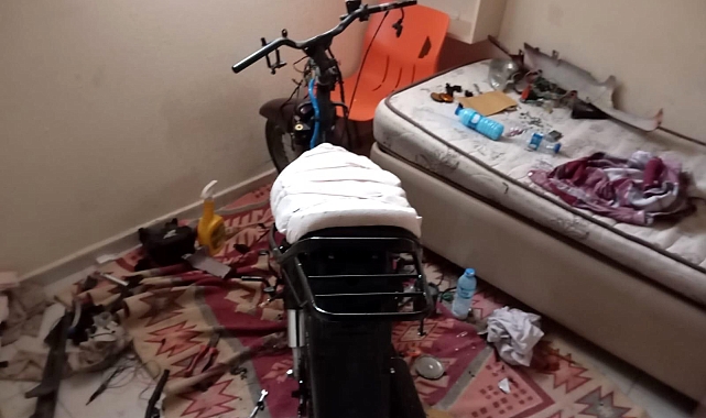 Çaldığı motosikleti parçalarken yakalandı