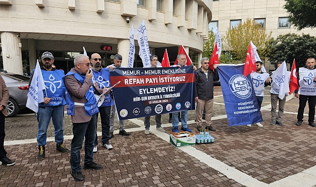 Defterdarlık Önünde 2 Kişiye 1 Simitli Eylem