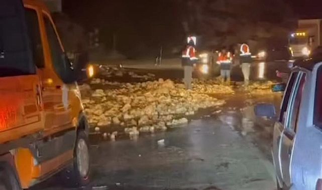 Demre Finike Karayolu Trafiğe Kapandı