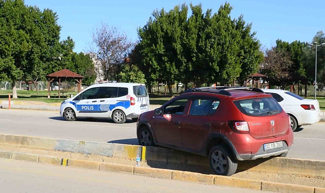 Direksiyon hakimiyetini kaybettiği araçtan yaralı olarak kurtuldu