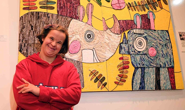 Down sendromlu ressam kalbindekileri tuvale aktarıyor