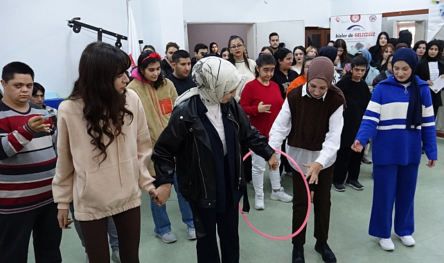 Engelli bireyler üniversite öğrencileriyle buluştu