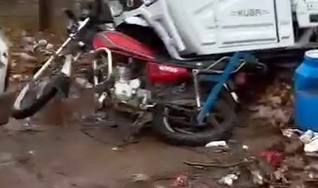 Freni boşalan kamyon park halindeki araçlara çarptı