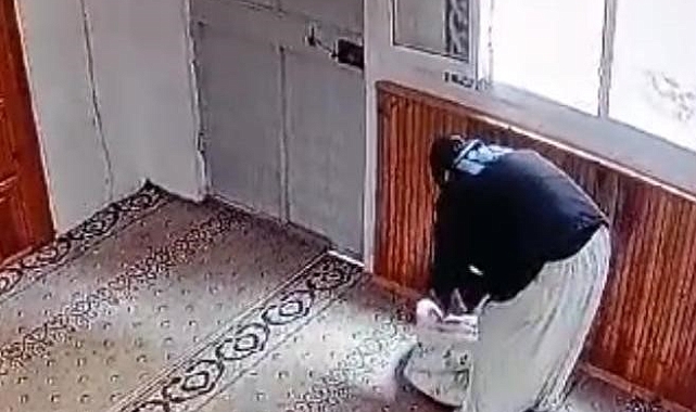 Gece saklandığı camide kadın kılığına girip hırsızlık yaptı