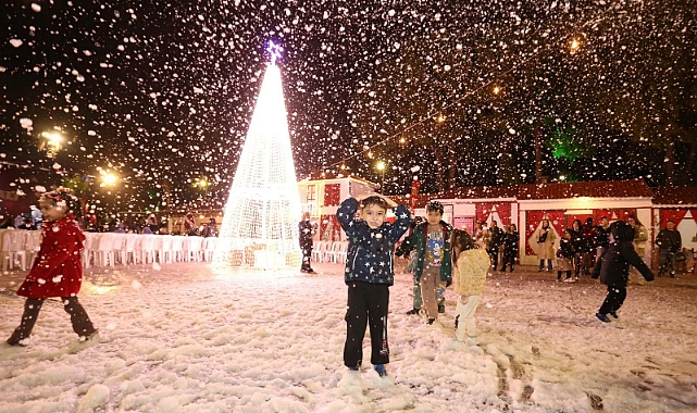 Kepez'de yılbaşı coşkusu DokumaPark'ta başladı