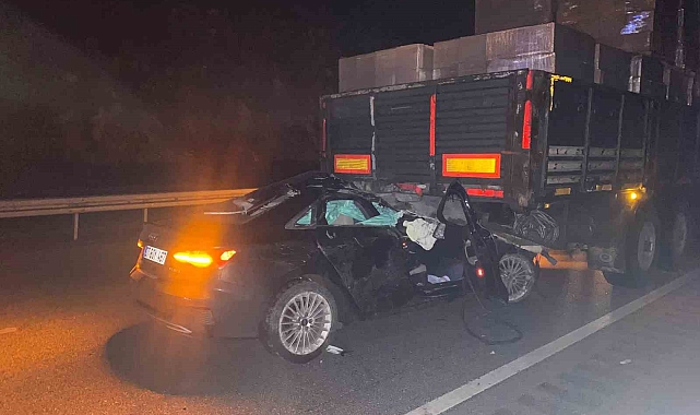 Kontrolden çıkan araç tırın altına girdi: 1&#039;i ağır 2 yaralı