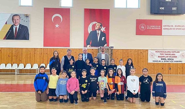 Kumluca Kaymakamı spor salonlarını denetledi