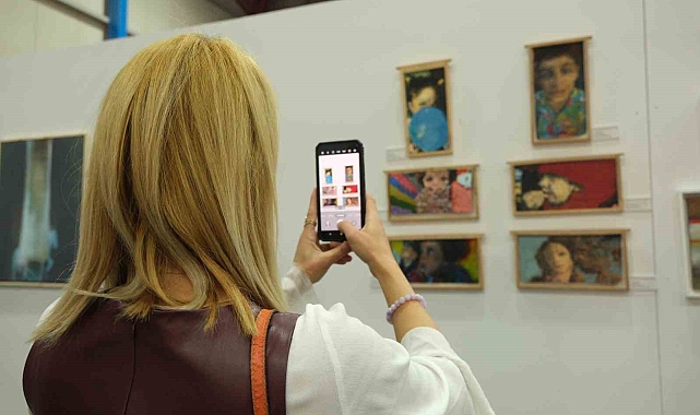 Mersin Çağdaş Sanat Fuarı, bin 800'ü aşkın eser ile sanatseverlere kapılarını açtı