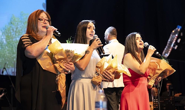 Mersin'de 'Köşe Bucak Anadolu' Konseri