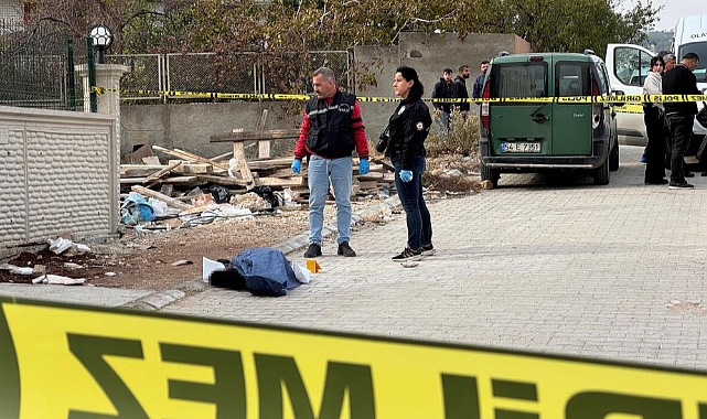 Mersin'de Yeni Aldıkları Evin Önünde Kocası Tarafından Öldürüldü