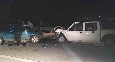 Mersin'de kamyonetle otomobil çarpıştı: 7 yaralı