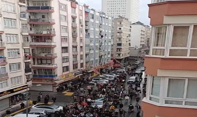 Mersin'deki Suriyeliler Esed'in gidişini kutladı