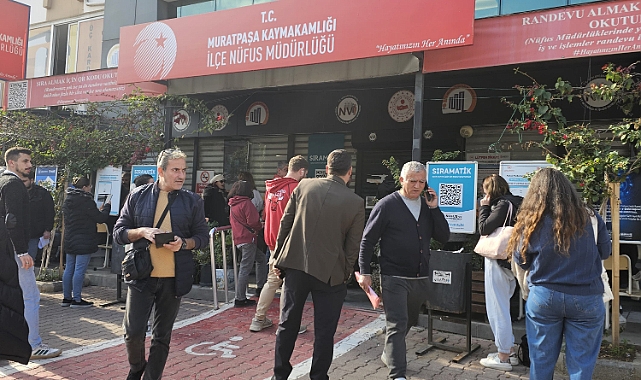 Nüfus Müdürlüklerinde Yoğunluk: Vatandaşlar Zamdan Önce İşlem Yaptırmak İçin Kuyrukta